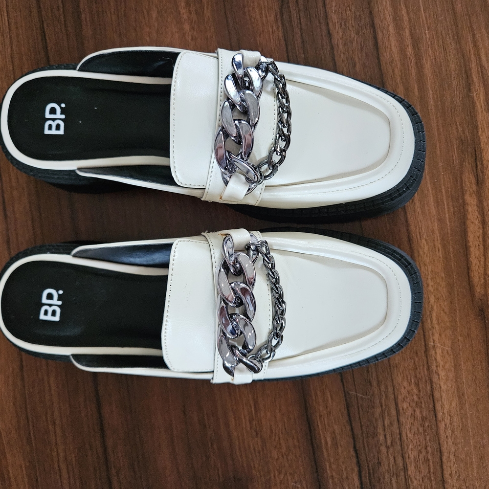 BP. Cream Loafers with Silver Chain